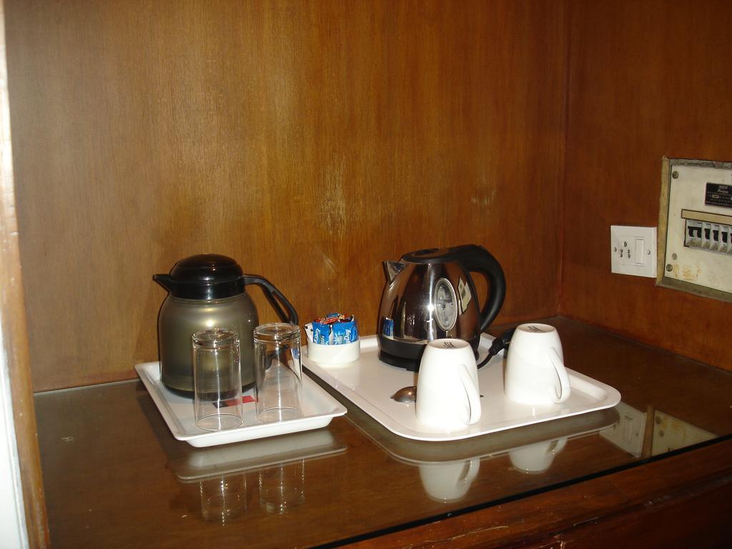 J's 2* New Delhi