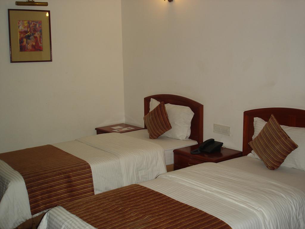 Hotel J's 2*