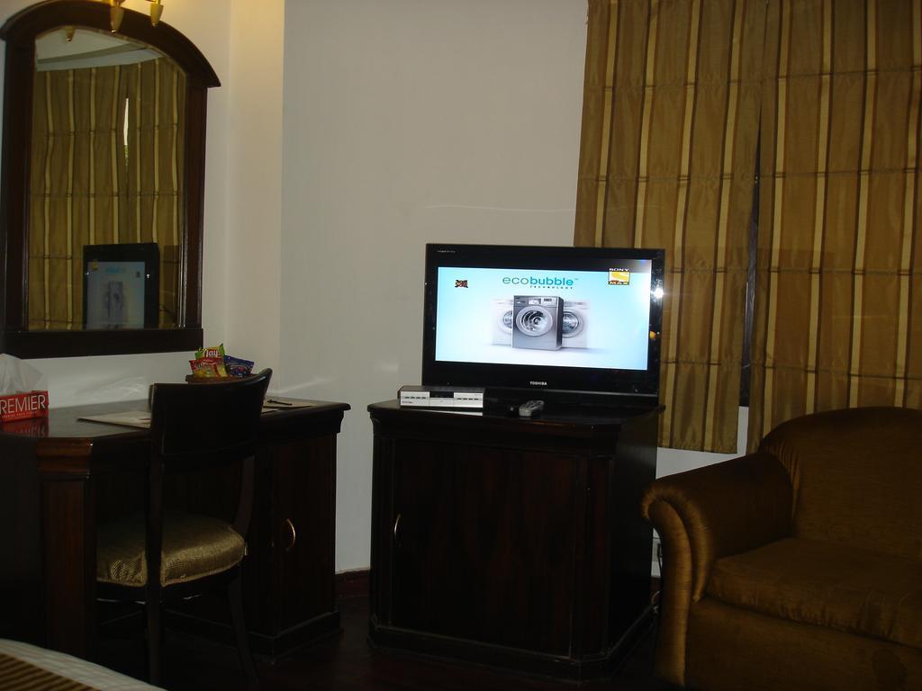 Hotel J's New Delhi